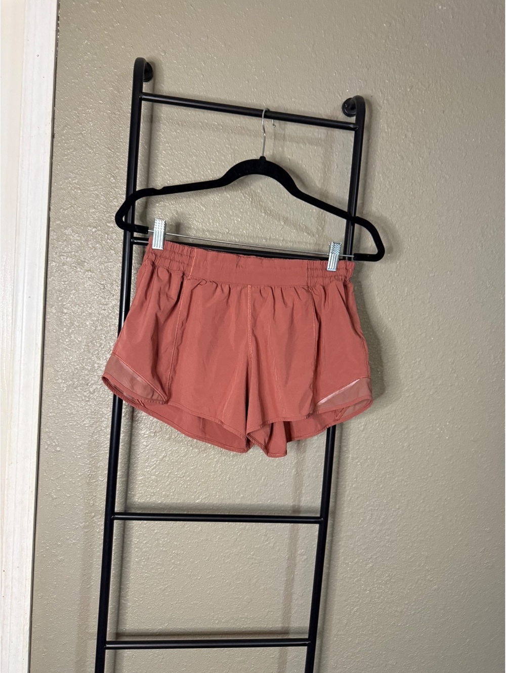 Lululemon Hotty Hot Lined Shorts Women’s Size 10 Rust